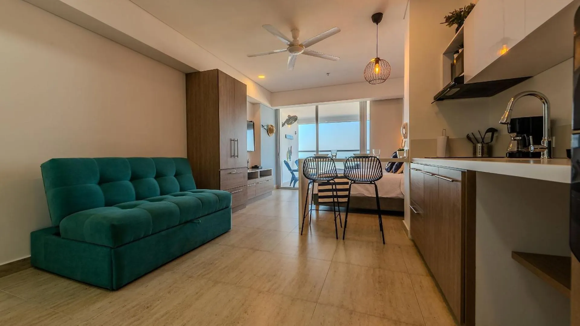 Cartagena Beach Resort 0*,